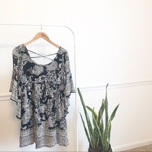 🚌 Altar’d State | black white bell sleeve dress S